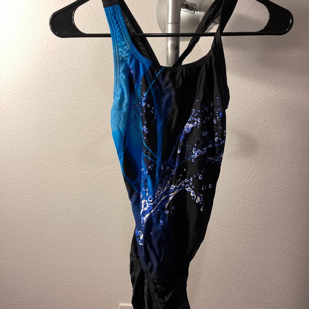 Speedo swimsuit, water splash design and black, size 36. NWOT